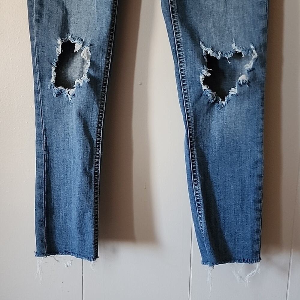 Free People Size 26R Busted Knee Skinny Jean Mid Rise Distressed Boho Blue - Picture 3 of 7